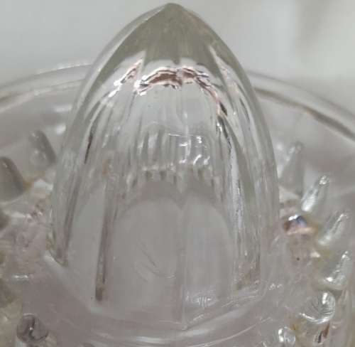 Vintage Clear Glass Juicer Citrus Fruit Squeezer Seed Strainer Pour Spout