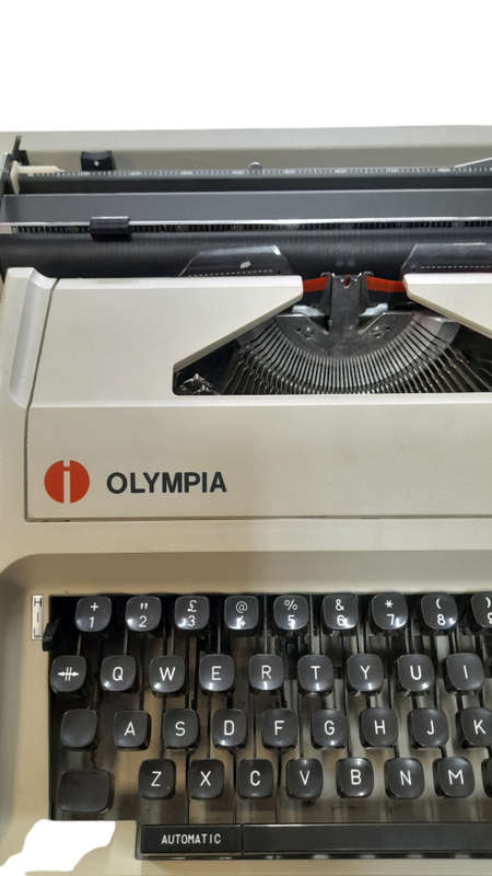 Olympia Carina 2 Typewriter With Original Case