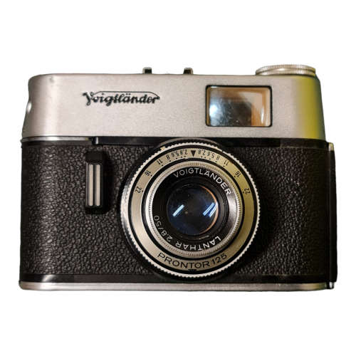 Vintage Voigtlander Vitoret F 35mm film camera with leather case.
