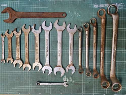 Various Spanners : 1 flat end / 1 combination / 5 rings / 8 open ends