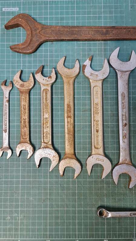 Various Spanners : 1 flat end / 1 combination / 5 rings / 8 open ends