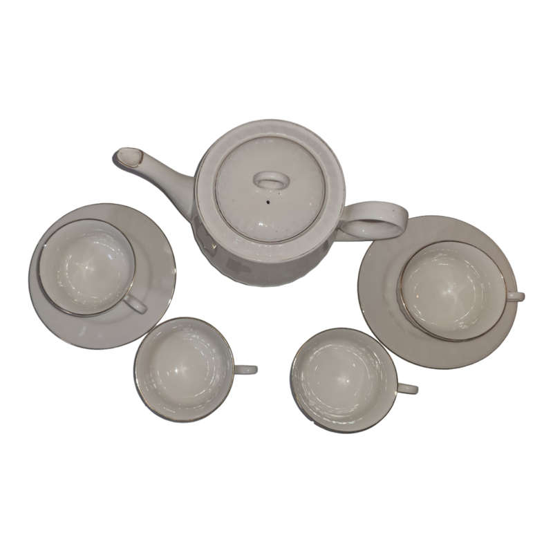 Off white/gold vintage teaset