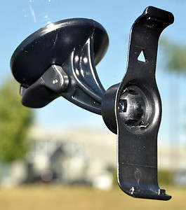 GARMIN NUVI SUCTION MOUNT AND HOLDER FOR  GARMIN Nuvi 40 Nuvi 50 Nuvi 2495 Nuvi 2595