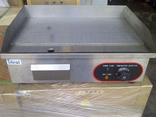 BRAND NEW Flat Top Griller Electric 3kw STAINLESS STEEL SELLS FOR OVER R 2995