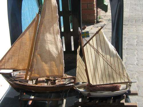 2 wooden yaghts/sail boats