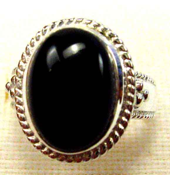 Lovely Cabochon Onyx ring in Silver