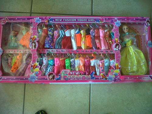 BRAND NEW DOLL SET WITH 40 DRESSES INCLOUDES DOLL AND 2 SMALL DOLLS