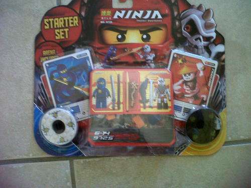 BRAND NEW STARTER PACK LEGO NINJAGO INCLUDES NINJA "JAY" AND NINJAGO SKELETON "FRAKJAW"