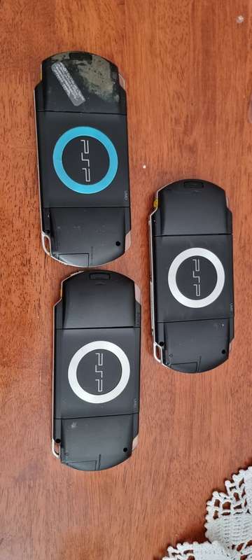 3 x Modded PSP 1000 with 128gb Sd card and battery and chargers