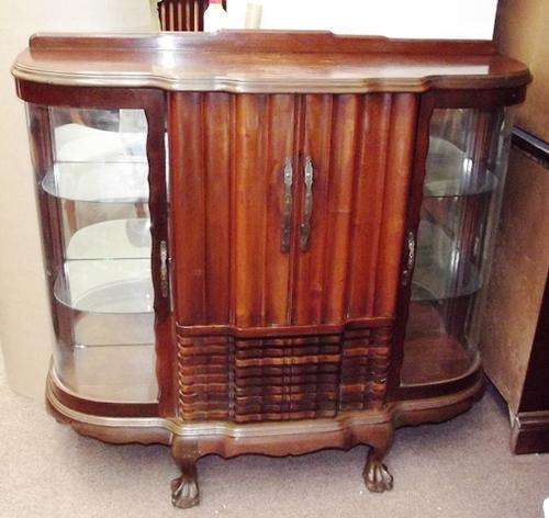 ORIGINAL IMBUIA BALL & CLAW RADIO/ GRAM CABINET (E306)