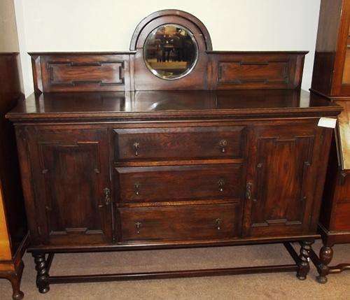 CLASSIC ENGLISH OAK SIDEBOARD (2C39)