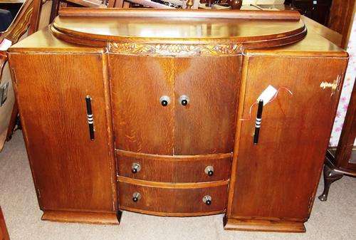IMPORTED ENGLISH OAK COCKTAIL SIDEBOARD (3C8)