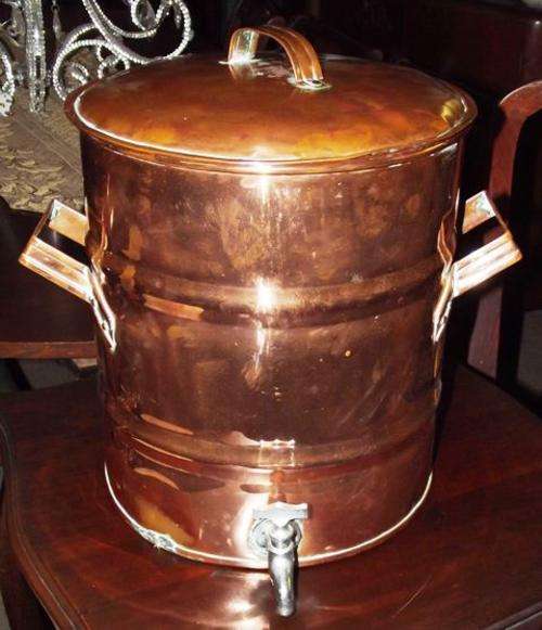 HISTORIC BRASS URN (E380)