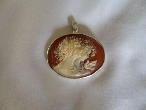 Lovely Cameo necklace