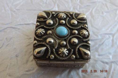 Beautiful little Pill / Snuff Box.