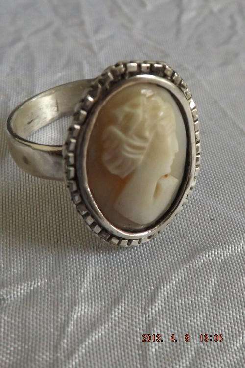Beautiful Shell Cameo set in Sterling Silver.