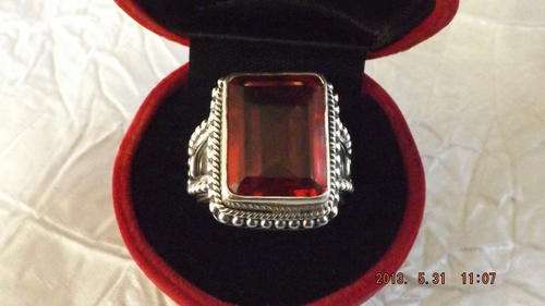 Stunning Sterling Silver Ring with Sone.