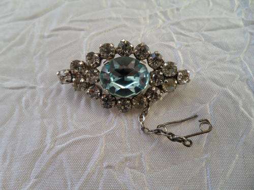 Beautiful Vintage Paste Brooch