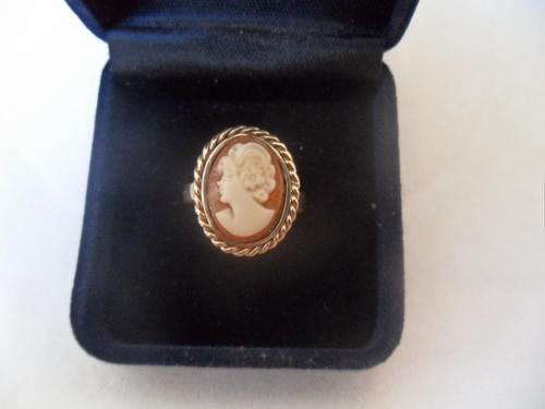 Beautiful 9ct Gold Vintage Shell Cameo Ring.