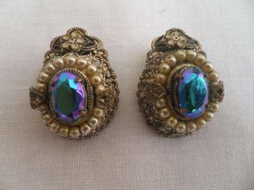 *** Late Entry*** Wonderful Pair Of Vintage Clip On's