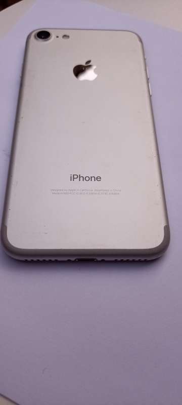 iPhone 7 - Silver - 32GB - Excellent Condition