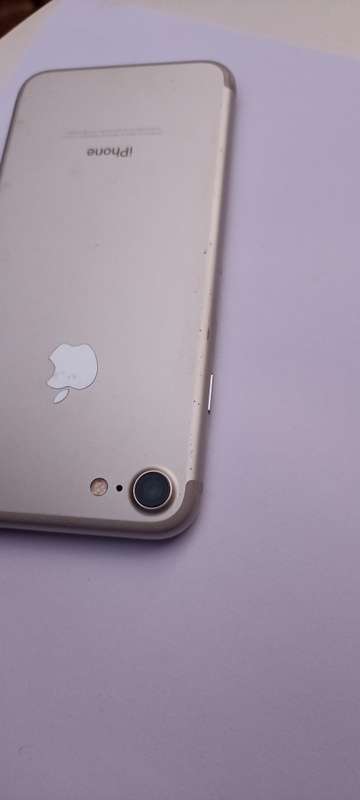 iPhone 7 - Silver - 32GB - Excellent Condition