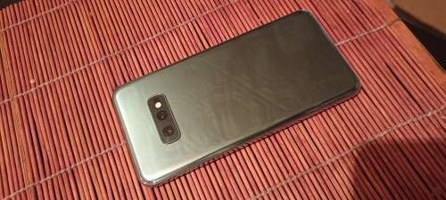 Samsung - S10e - 128GB - Prism Green - Excellent Condition