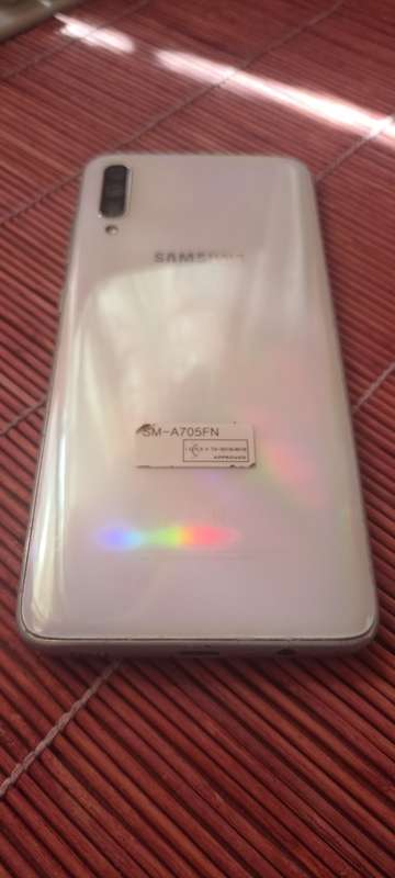 Samsung Galaxy A70 - 128GB - White - Good Condition - Please Read