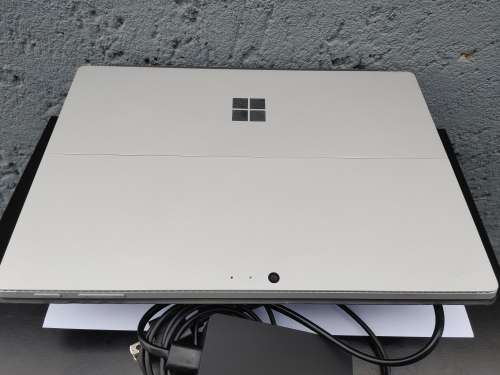 Microsoft Surface - Pro 4 - i5 6th Gen - 4GB - 128 SSD - Touch Screen - Excellent Condition
