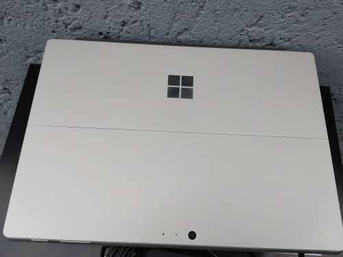 Microsoft Surface - Pro 4 - i5 6th Gen - 4GB - 128 SSD - Touch Screen - Excellent Condition