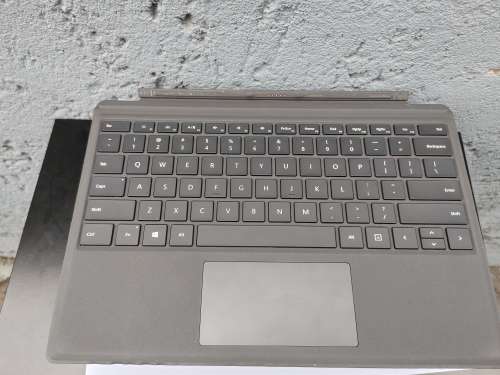 Microsoft Surface - Pro 4 - i5 6th Gen - 4GB - 128 SSD - Touch Screen - Excellent Condition