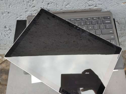Microsoft Surface - Pro 4 - i5 6th Gen - 4GB - 128 SSD - Touch Screen - Excellent Condition