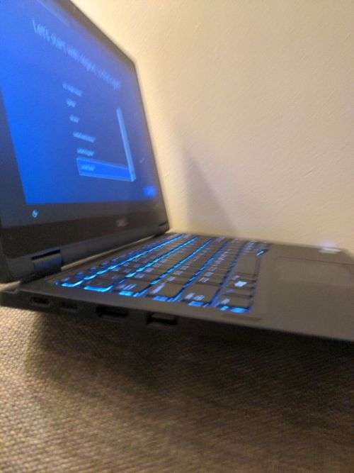 Dell Latitude - 7390 - 2 in 1 - Touch Screen - i5 8th Gen - 8GB Ram - 512SSD - Excellent Condition