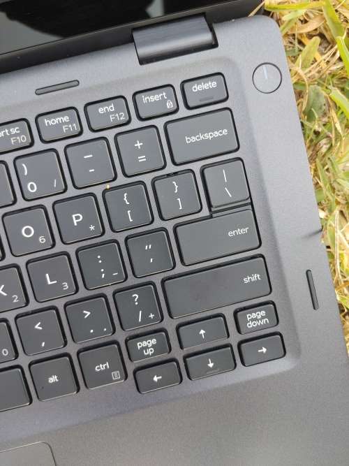Dell Inspiron - 5300 - 2 in 1 - Touch Screen - i5 8th Gen - 8GB Ram - 256SSD - EXCELLENT Condition