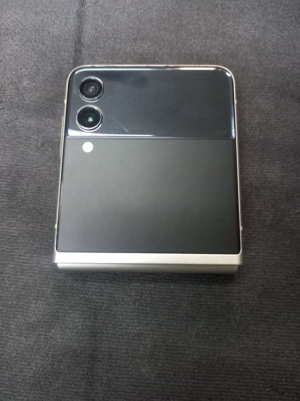 Samsung Galaxy - Z Flip 3 - 5G - 256GB - Excellent Condition