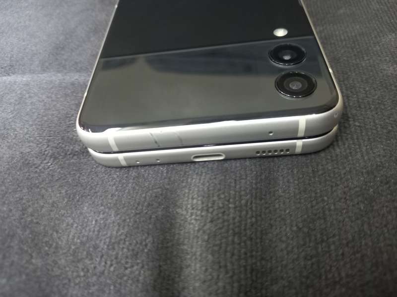 Samsung Galaxy - Z Flip 3 - 5G - 256GB - Excellent Condition