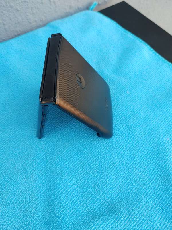 Motorola - RAZR - 128GB - Black - eSim - Unlocked - MINT Condition
