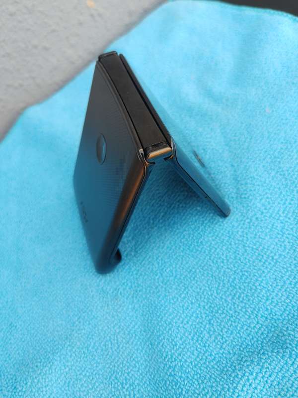 Motorola - RAZR - 128GB - Black - eSim - Unlocked - MINT Condition