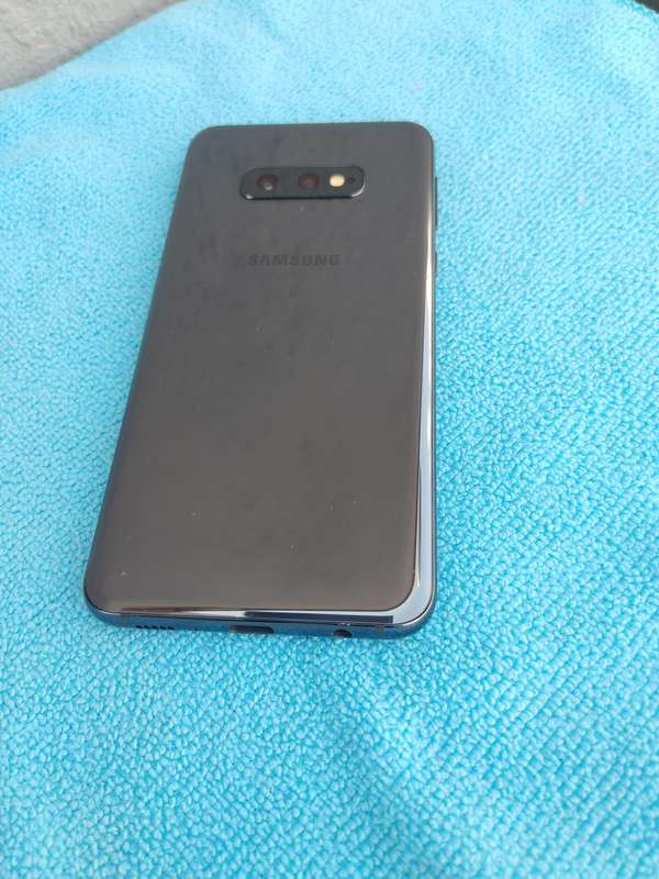 Samsung Galaxy - S10e - Duos - 128GB - All Networks - Prism Black - MINT CONDITION