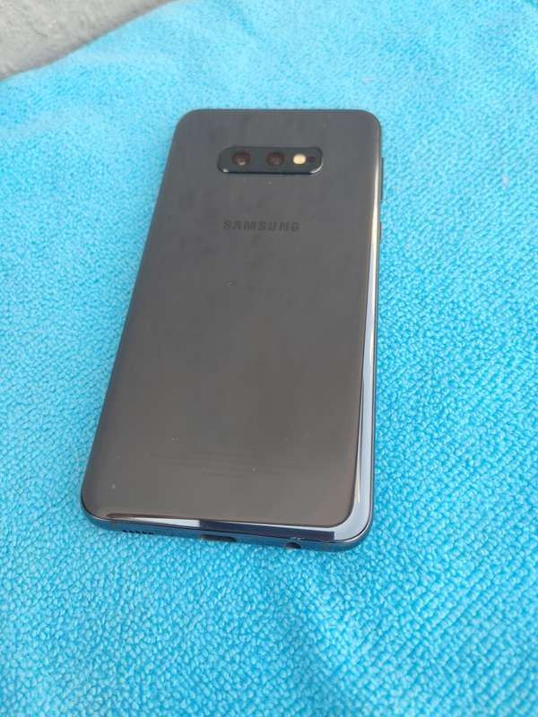 Samsung Galaxy - S10e - Duos - 128GB - All Networks - Prism Black - MINT CONDITION