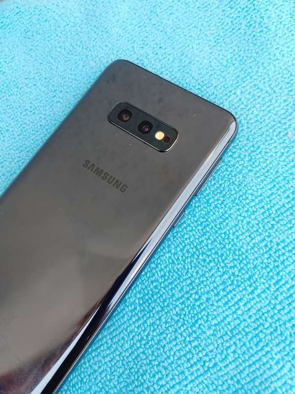Samsung Galaxy - S10e - Duos - 128GB - All Networks - Prism Black - MINT CONDITION