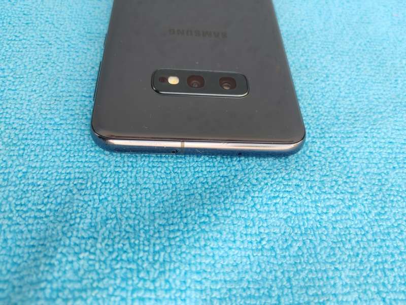 Samsung Galaxy - S10e - Duos - 128GB - All Networks - Prism Black - MINT CONDITION