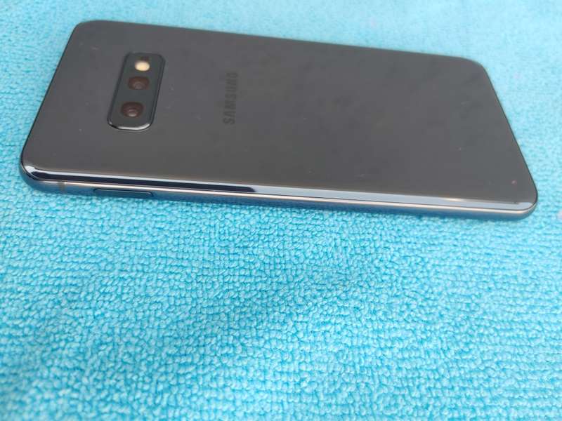 Samsung Galaxy - S10e - Duos - 128GB - All Networks - Prism Black - MINT CONDITION