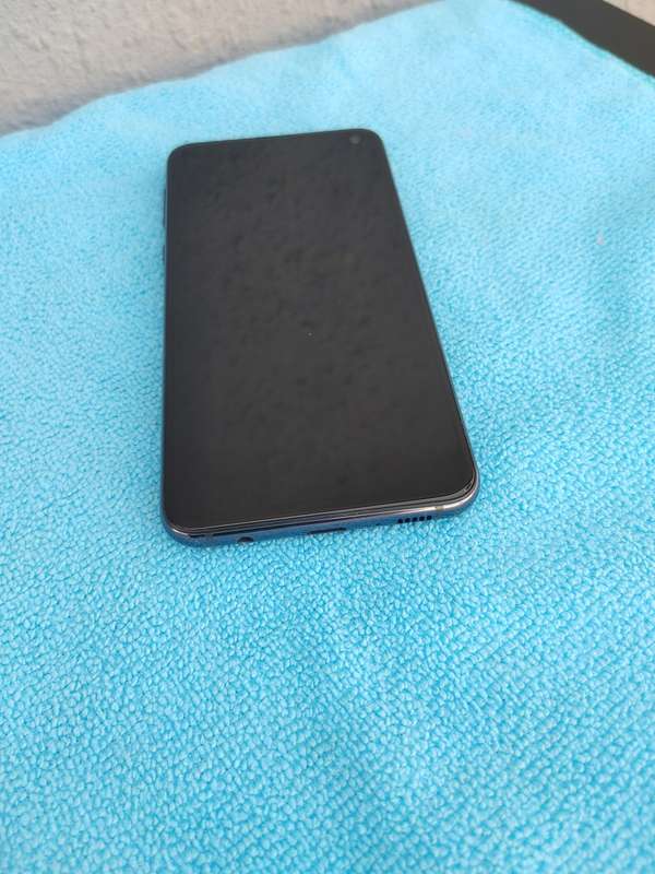 Samsung Galaxy - S10e - Duos - 128GB - All Networks - Prism Black - MINT CONDITION