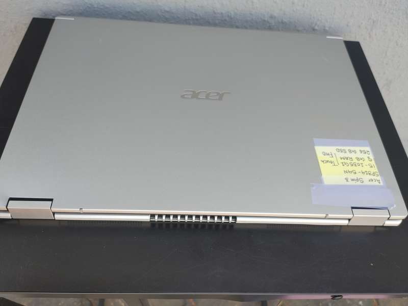 ACER - SPIN 3 - 2 in 1 - Touch -Pen - i5 10th Gen - 8GB Ram - 256GB SSD - Excellent Condition