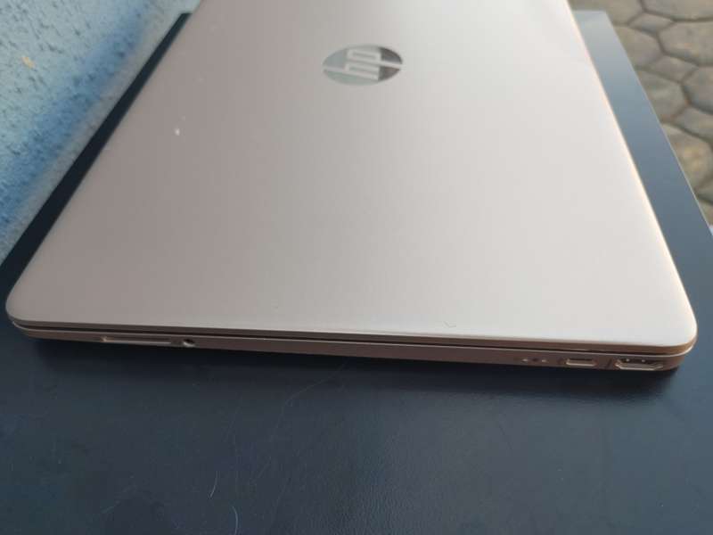 Hp 15 - i5 10th Gen - Touch Screen - 12GB Ram - 256GB SSD - Excellent Condion