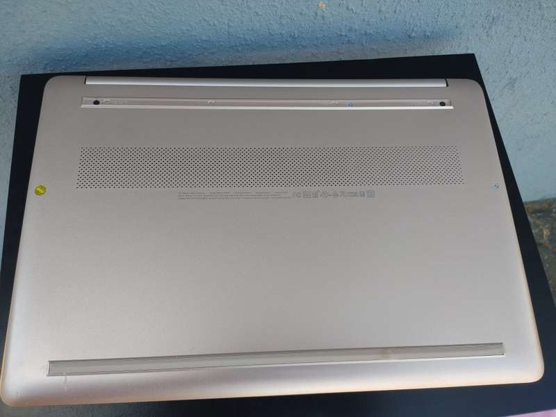 Hp 15 - i5 10th Gen - Touch Screen - 12GB Ram - 256GB SSD - Excellent Condion