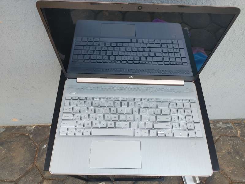 Hp 15 - i5 10th Gen - Touch Screen - 12GB Ram - 256GB SSD - Excellent Condion