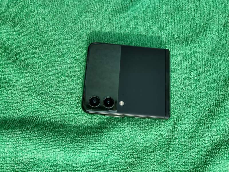 Samsung Galaxy - FLIP 3 - 5G - 128GB - All Networks - Phantom Black - MINT CONDITION