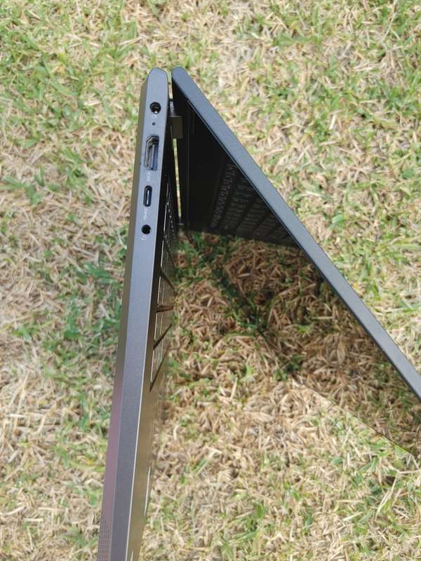 Lenovo IdeaPad Flex -15IML - 2 in 1 - i7 10th Gen - 16GB - 512SSD - MX230 - Excellent Condition